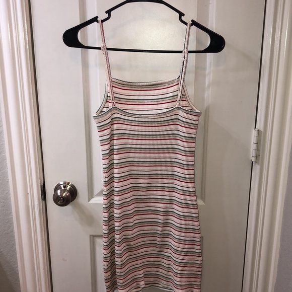 A cute colorful tight dress - Picture 2 of 4